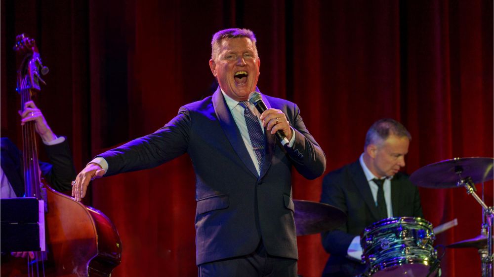 Tom Burlinson